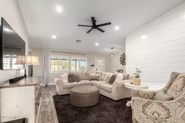 218 N PALM Street, Gilbert, AZ 85234