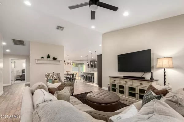 218 N PALM Street, Gilbert, AZ 85234