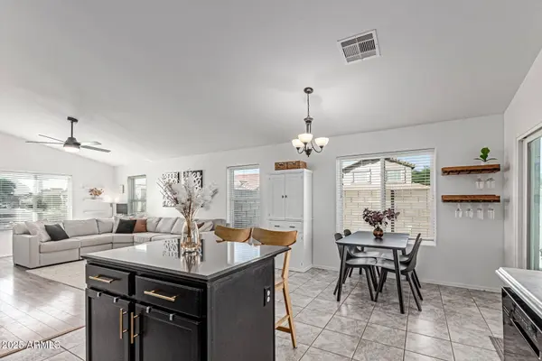 1083 S COTTONWOOD Court, Gilbert, AZ 85296