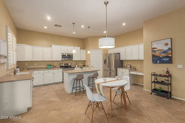 2860 E LEXINGTON Court, Gilbert, AZ 85234