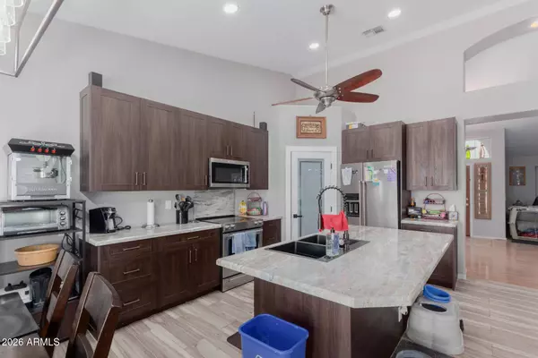 3655 E REDWOOD Lane, Phoenix, AZ 85048