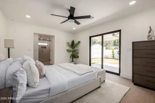 2825 E CAMPBELL Avenue, Phoenix, AZ 85016