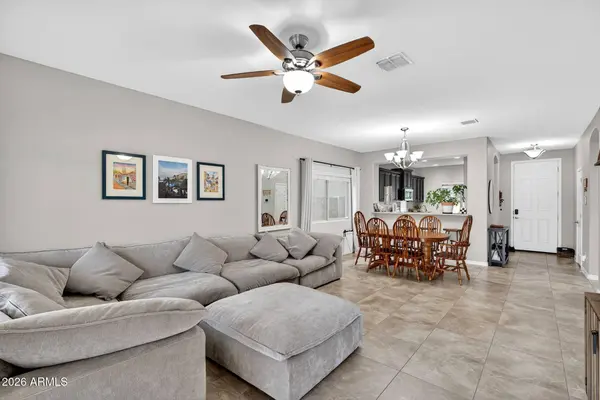 823 W LEADWOOD Avenue, San Tan Valley, AZ 85140