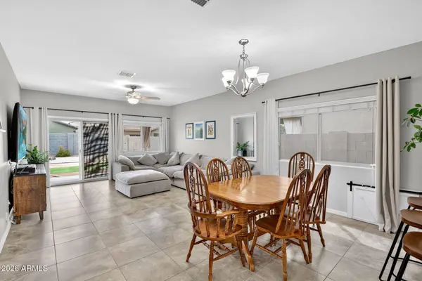 823 W LEADWOOD Avenue, San Tan Valley, AZ 85140