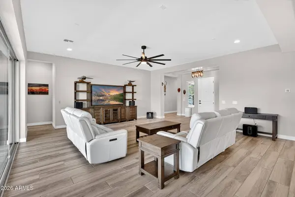 10364 E THATCHER Avenue, Mesa, AZ 85212