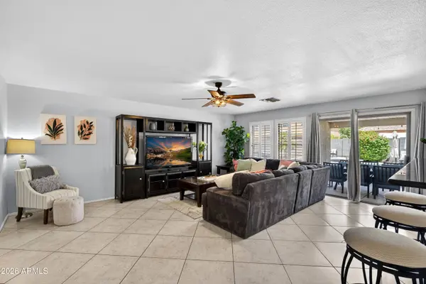 704 W LA PRYOR Lane, Gilbert, AZ 85233