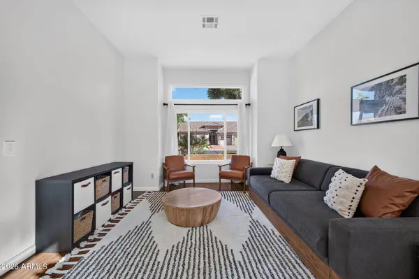 297 W OXFORD Lane, Gilbert, AZ 85233