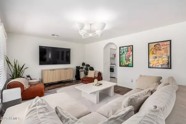 2746 E FAWN Drive, Phoenix, AZ 85042