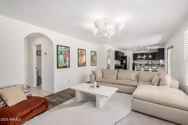 2746 E FAWN Drive, Phoenix, AZ 85042