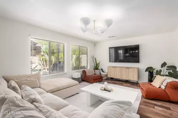 2746 E FAWN Drive, Phoenix, AZ 85042