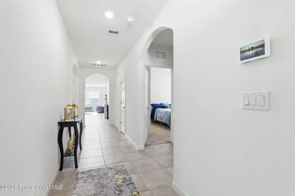 271 Guinevere DR SW, Melbourne, FL 32908