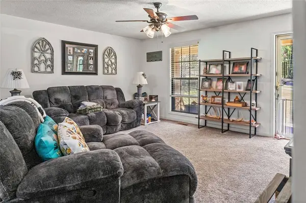 1024 TRAIL Streets, Valley, AL 36854