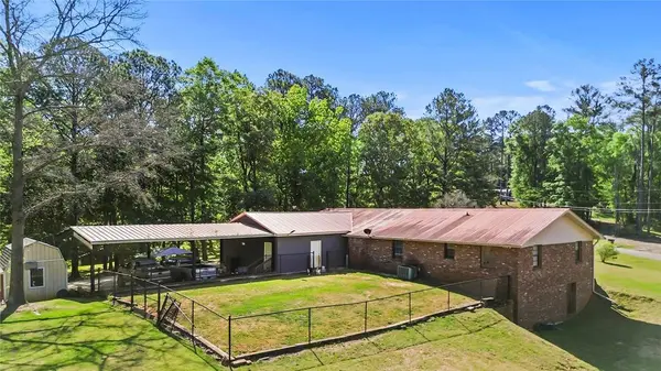 1024 TRAIL Streets, Valley, AL 36854