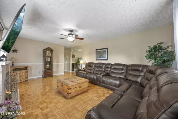 214 Old Clover Hill Rd, Maryville, TN 37803