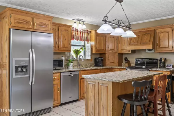 214 Old Clover Hill Rd, Maryville, TN 37803