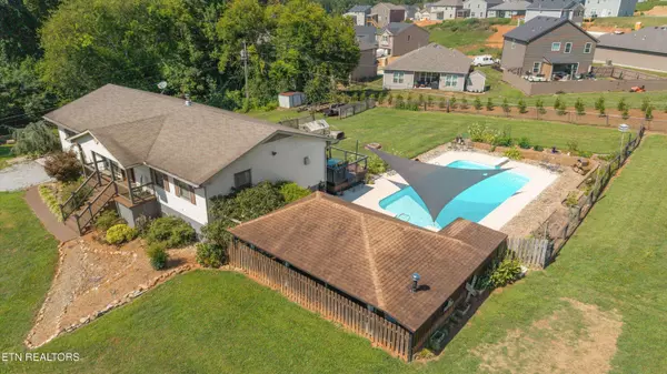 214 Old Clover Hill Rd, Maryville, TN 37803