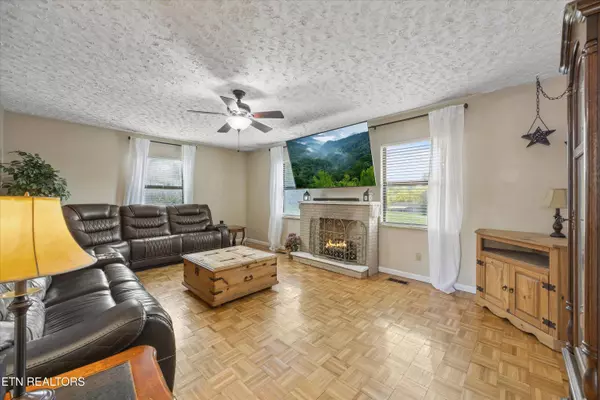 214 Old Clover Hill Rd, Maryville, TN 37803