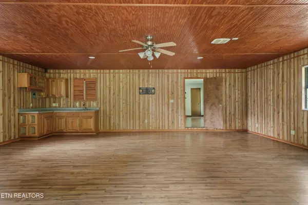 349 Fairchild St, Harriman, TN 37748
