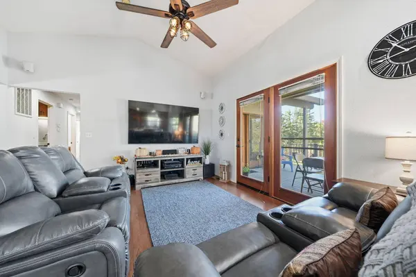 1474 Gladstone CT, Redding, CA 96001