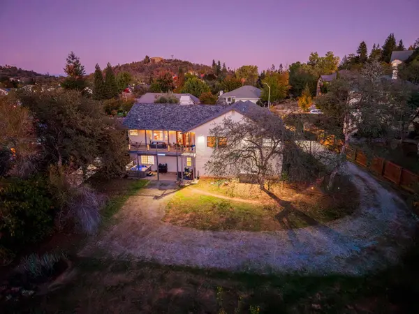 1474 Gladstone CT, Redding, CA 96001