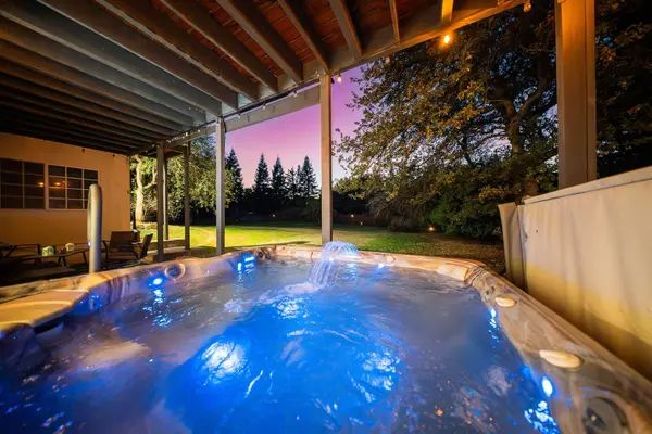 1474 Gladstone CT, Redding, CA 96001