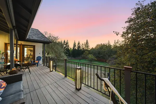 1474 Gladstone CT, Redding, CA 96001