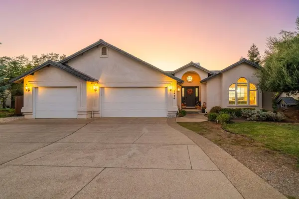 1474 Gladstone CT, Redding, CA 96001