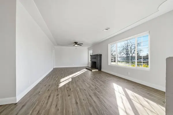 2215 Oxford RD, Redding, CA 96002