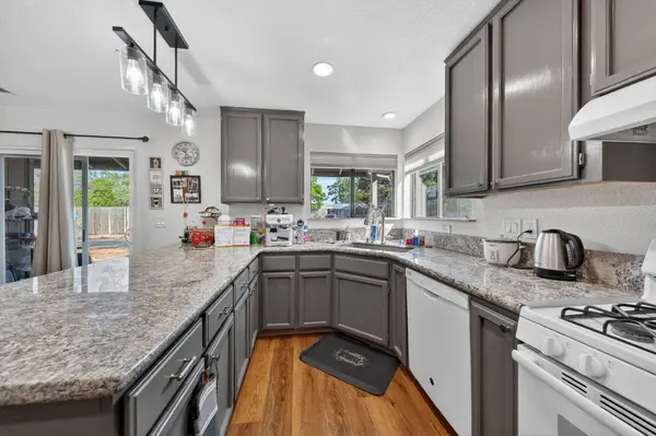 2370 Candlewood DR, Redding, CA 96003