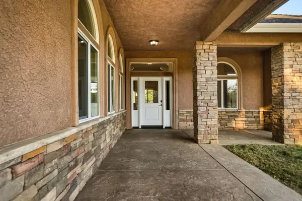 22890 Blue Jay LN, Anderson, CA 96007