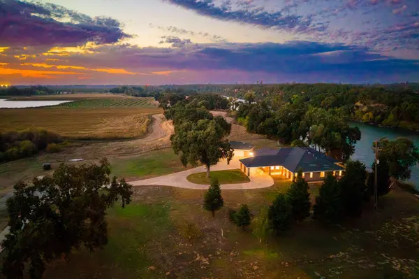 22890 Blue Jay LN, Anderson, CA 96007