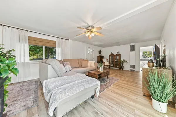 1373 Diamond ST, Anderson, CA 96007
