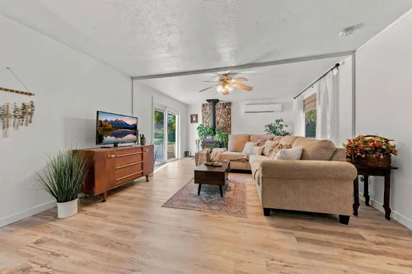 1373 Diamond ST, Anderson, CA 96007