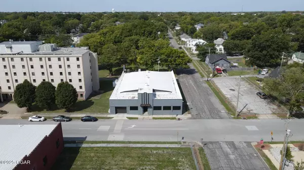 102 S Wall Avenue, Joplin, MO 64801