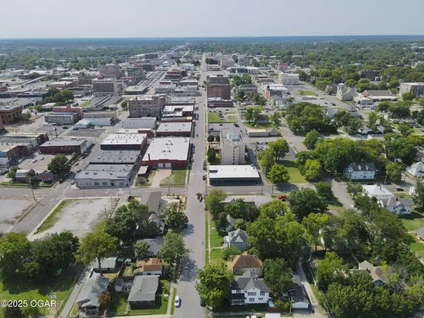 102 S Wall Avenue, Joplin, MO 64801