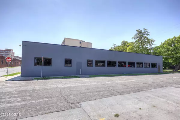 102 S Wall Avenue, Joplin, MO 64801