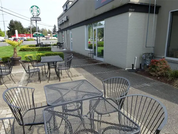 382 Island Hwy E, Parksville, BC V9P 2G6