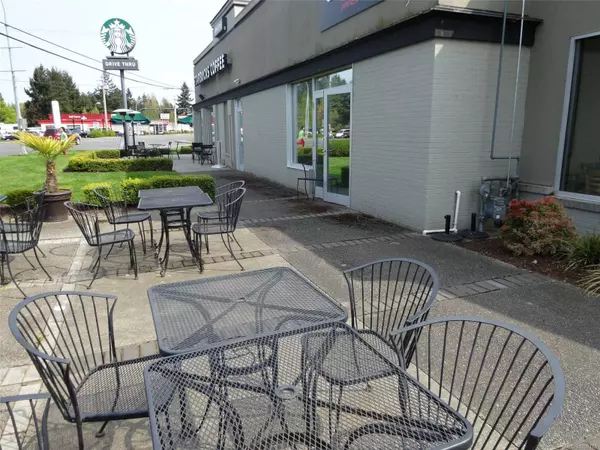 382 Island Hwy E, Parksville, BC V9P 2G6