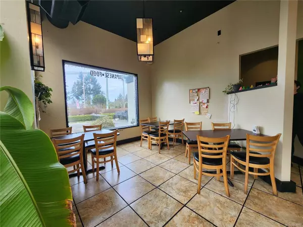 382 Island Hwy E, Parksville, BC V9P 2G6