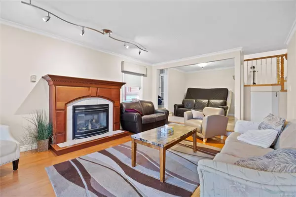 3688 Glen Oaks Dr, Nanaimo, BC V9T 5A1