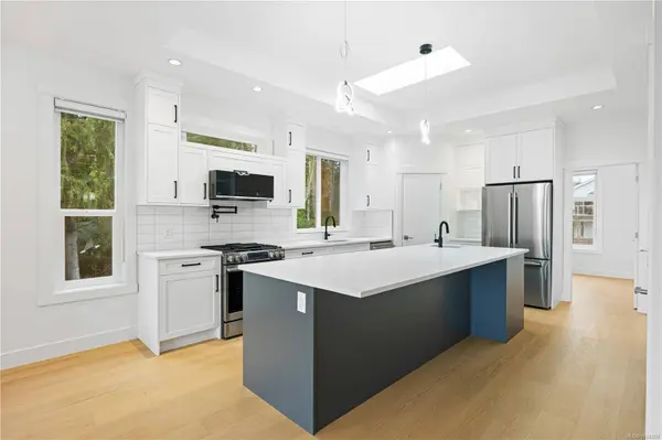 3534 Bonnie Dr, Nanaimo, BC V9T 0L2