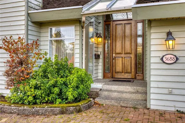 3688 Glen Oaks Dr, Nanaimo, BC V9T 5A1