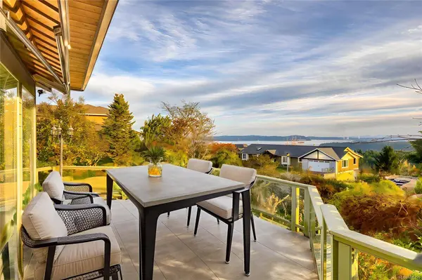 3688 Glen Oaks Dr, Nanaimo, BC V9T 5A1