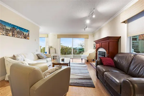 3688 Glen Oaks Dr, Nanaimo, BC V9T 5A1