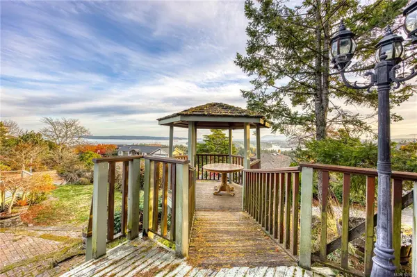 3688 Glen Oaks Dr, Nanaimo, BC V9T 5A1