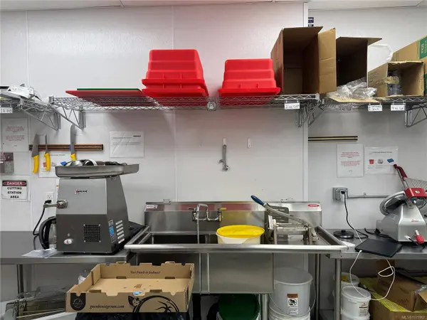 2230 Cliffe Ave #4, Courtenay, BC V9N 2L4