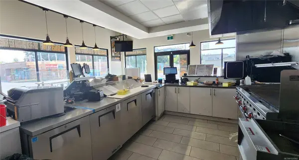 2230 Cliffe Ave #4, Courtenay, BC V9N 2L4