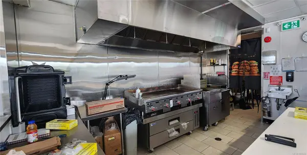 2230 Cliffe Ave #4, Courtenay, BC V9N 2L4