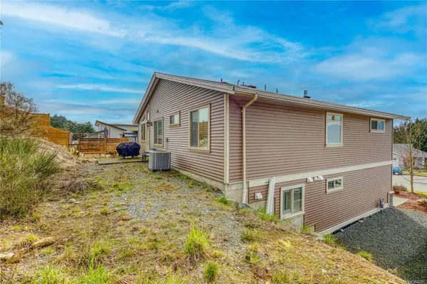 5696 Linley Valley Dr, Nanaimo, BC V9T 0E4