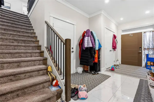 5696 Linley Valley Dr, Nanaimo, BC V9T 0E4